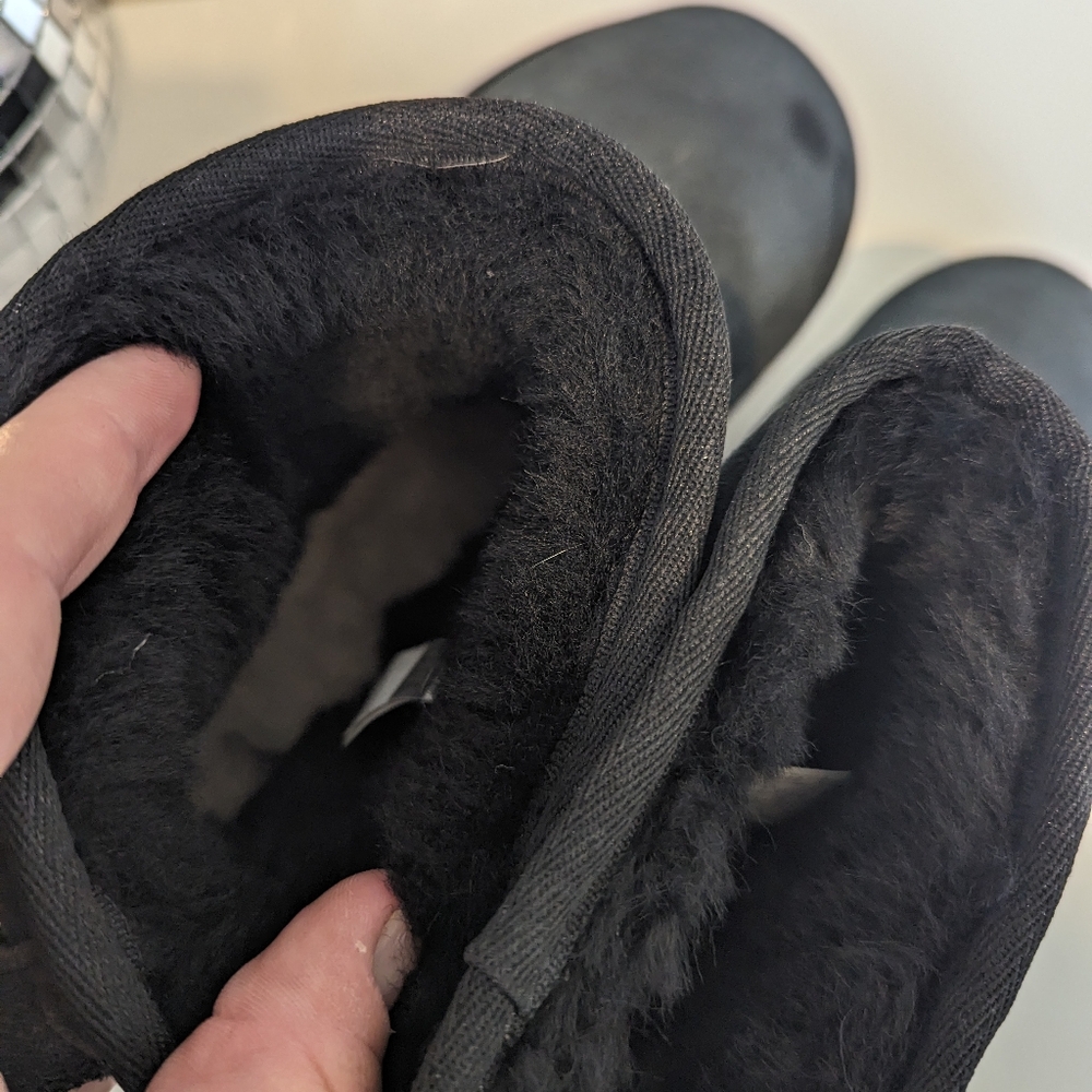 UGG Women's Classic Mini Boot Non-slip Winter Black Size W8 - Picture 7 of 8